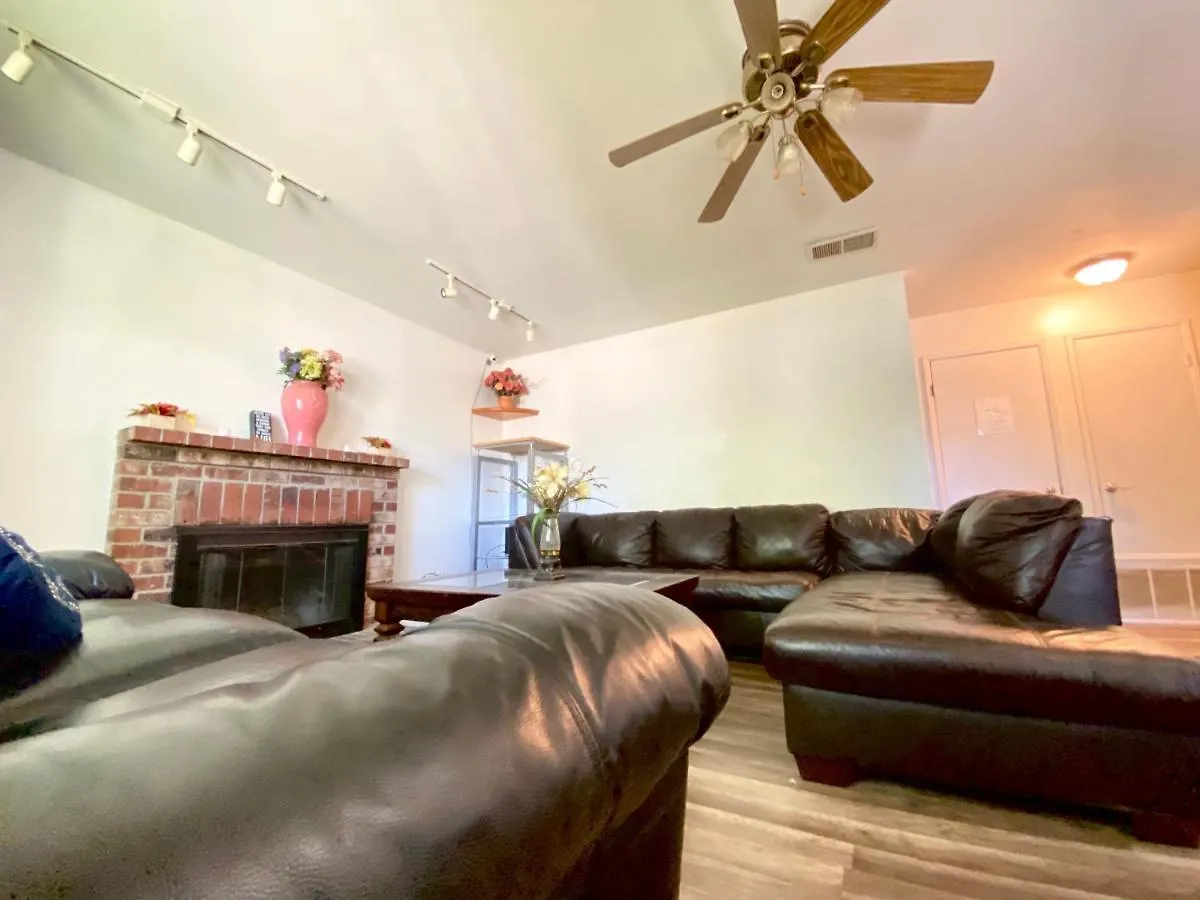 Whole Family - Rosemont Hostel Sacramento